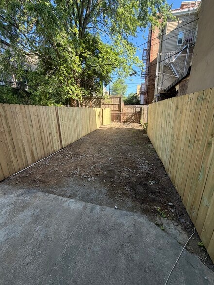 More Photos Of 159 Nassau Ave, Brooklyn Apartments For Lease