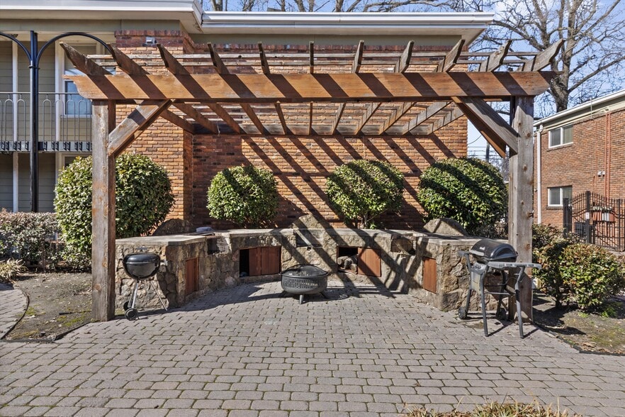 More Photos Of , Memphis Multifamily For Sale