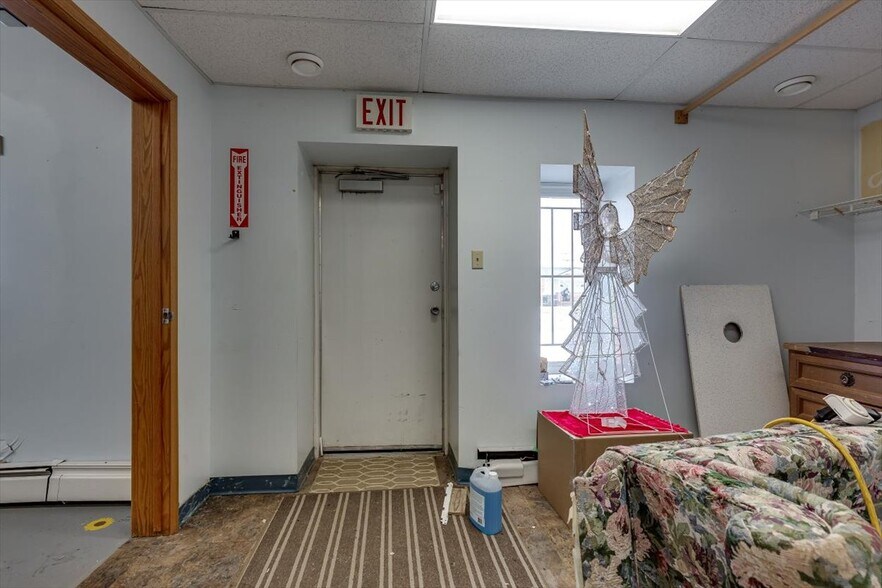 More Photos Of 4831 50 St, Alix Flex For Sale