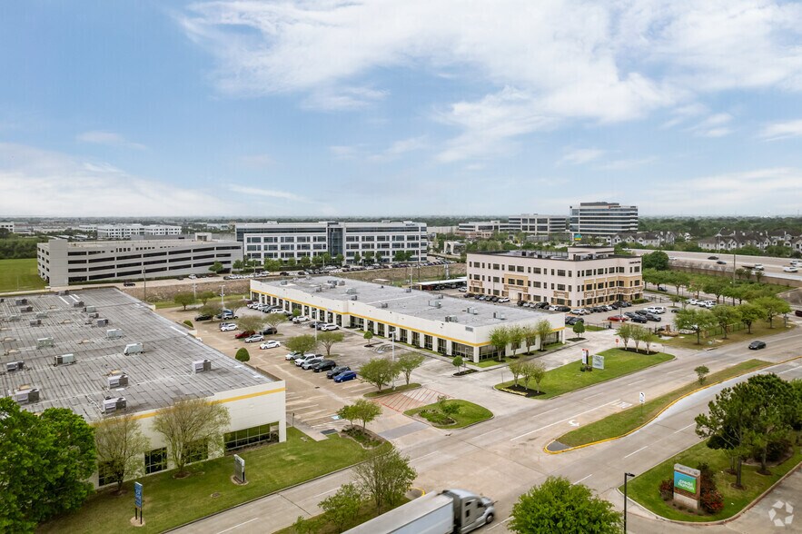 More Photos Of 10930 W Sam Houston Pky N, Houston Office For Lease