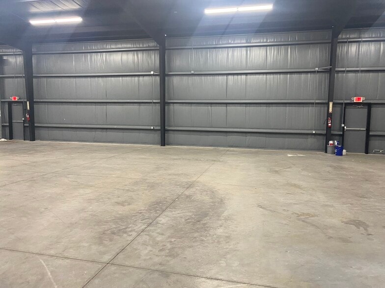 More Photos Of 12481 Creekside, Largo Warehouse For Lease