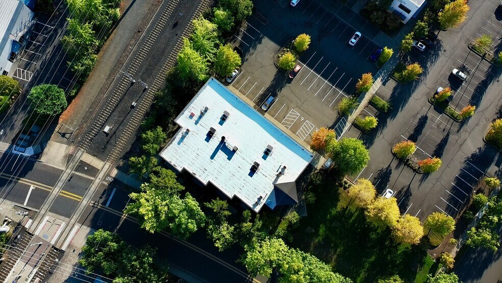 More Photos Of 4950 NE Belknap Ct, Hillsboro Office For Lease
