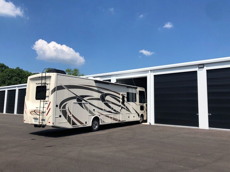 More Photos Of 32550 N US Highway 12, Volo Self Storage For Lease