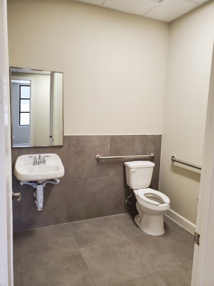 More Photos Of 8118 Fry Rd, Cypress Unknown For Lease