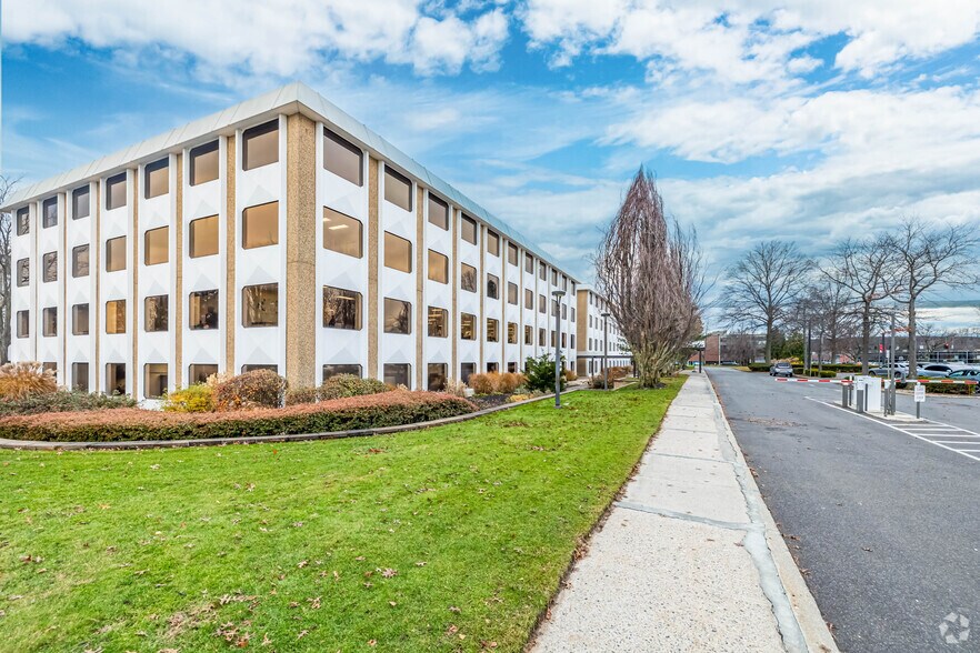 Primary Photo Of 1 Huntington Quadrangle, Melville Office For Lease