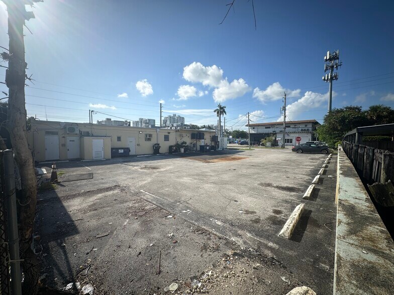 More Photos Of 18480-18484 W Dixie Hwy, North Miami Beach Unknown For Lease