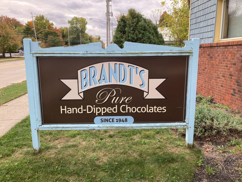 More Photos Of 1238 Lost Nation Rd, Willoughby Storefront For Sale