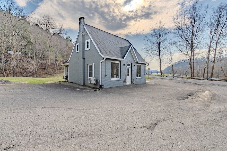 More Photos Of 12 Scenic Rd, Fries General Retail For Sale