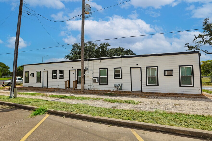 Primary Photo Of 521 2nd Ave N, Texas City Apartments For Sale