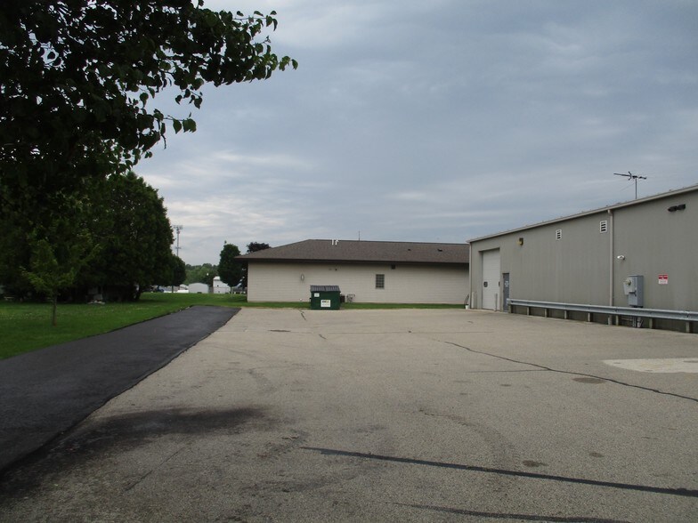 More Photos Of 3420 Dewey St, Manitowoc Freestanding For Lease