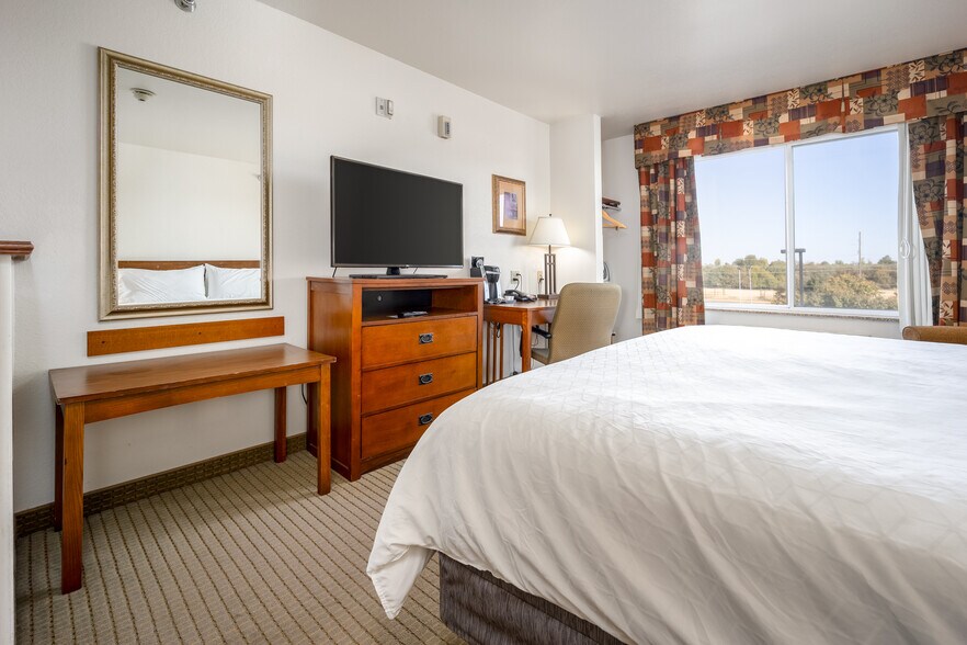 More Photos Of 7840 NW 39th Expy, Bethany Hotel For Sale