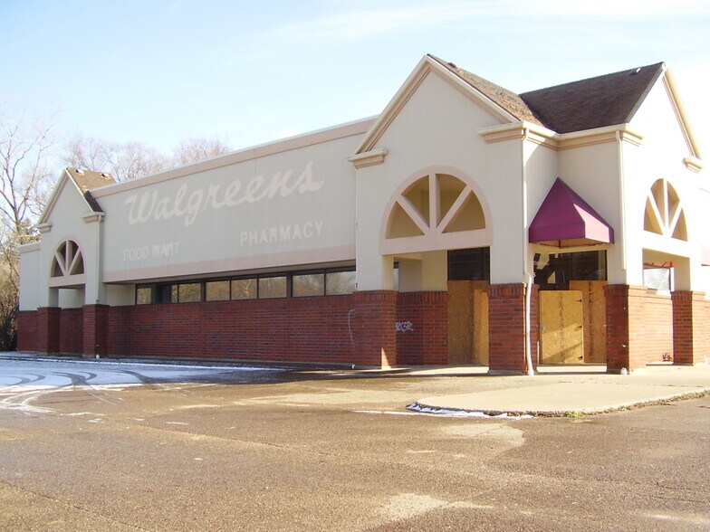 Primary Photo Of 1595 Pipestone Rd, Benton Harbor Drugstore For Sale