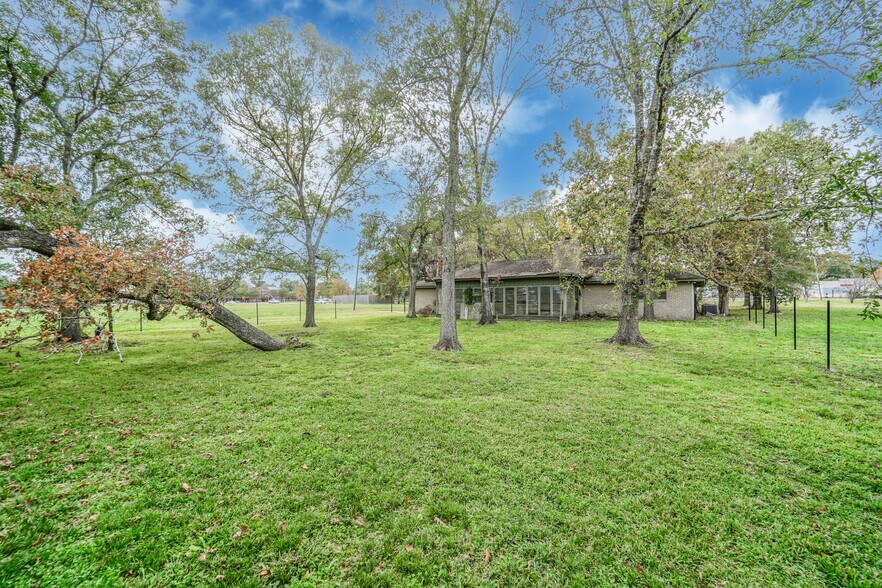 More Photos Of 503 N Friendswood Dr, Friendswood Land For Sale