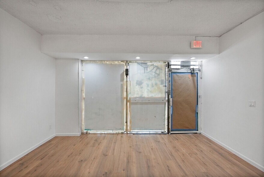 More Photos Of 19621-19623 1/2 Ventura Blvd, Tarzana Storefront Retail Residential For Sale