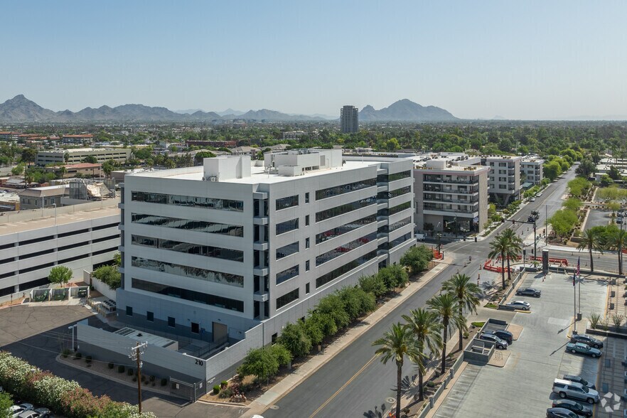 More Photos Of 210 E Earll Dr, Phoenix Office For Sale