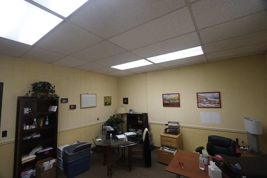 More Photos Of 3075 E Grand River Ave, Howell Office For Lease