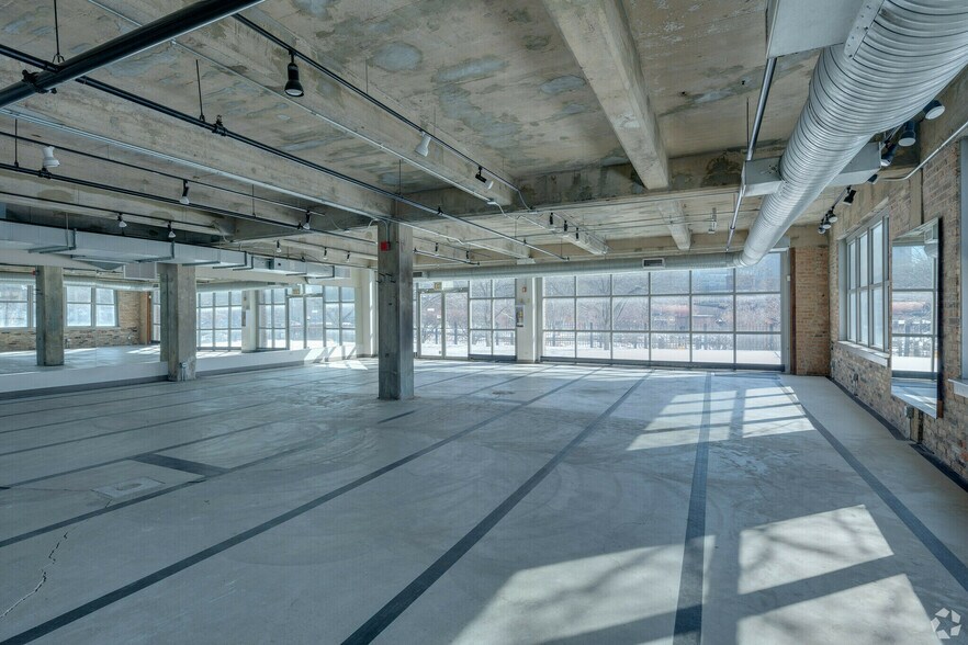 More Photos Of 900 N Branch St, Chicago Office For Lease