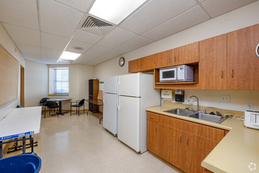 More Photos Of 3255 Independence St, Cape Girardeau Hospital For Sale