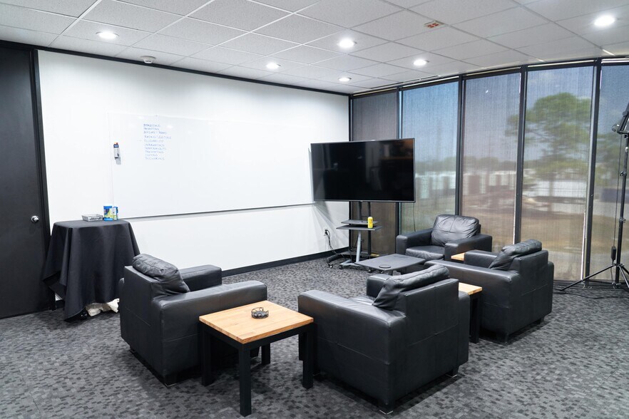 More Photos Of 6100 Corporate Dr, Houston Medical For Sale