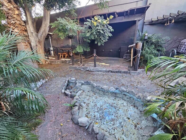 More Photos Of 11026 Magnolia Blvd, North Hollywood Restaurant For Sale