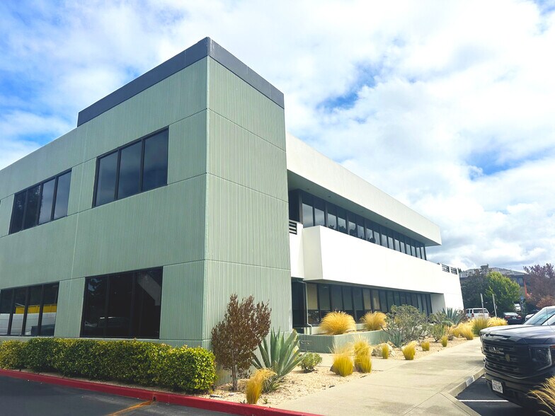 More Photos Of 8 Harris Ct, Monterey Office For Lease