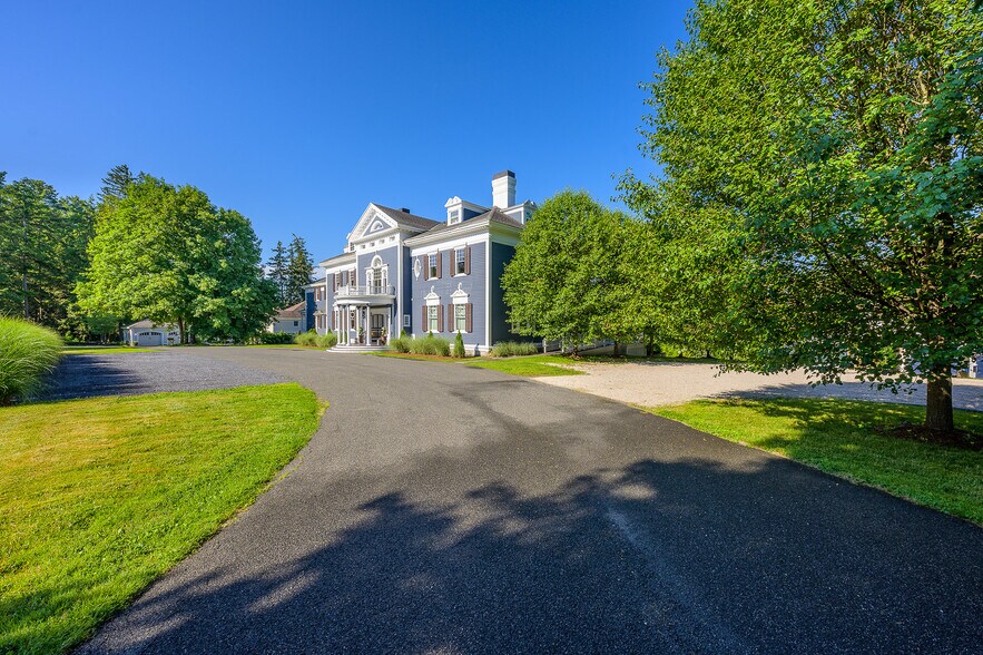More Photos Of 2 Kemble St, Lenox Hospitality For Sale