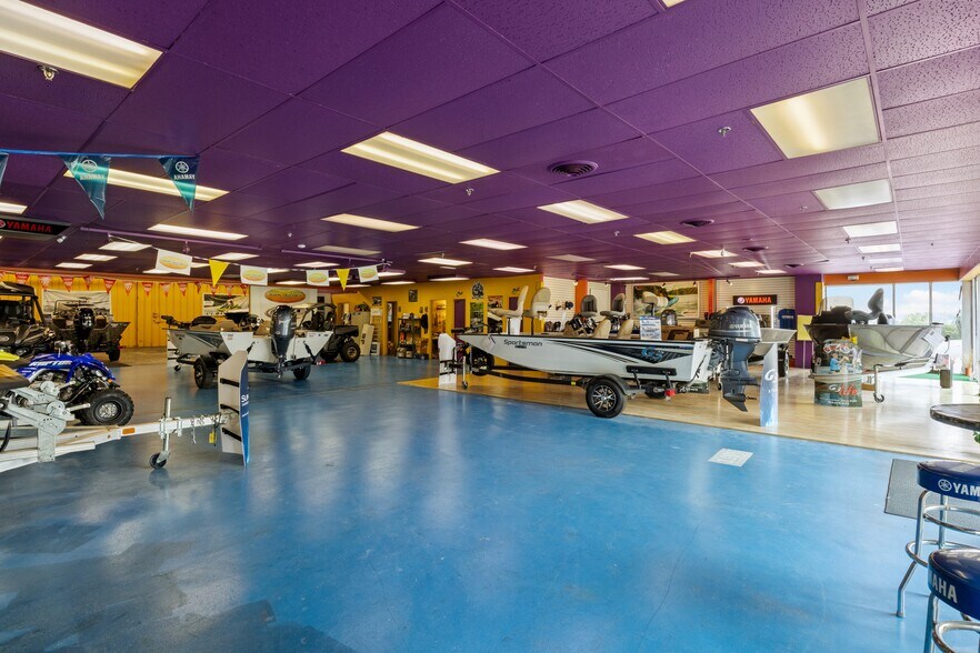 More Photos Of 812 Fort Crook Rd S, Bellevue Showroom For Sale
