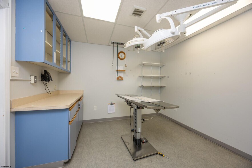 More Photos Of 535 Maple Ave, Linwood Veterinarian Kennel For Lease