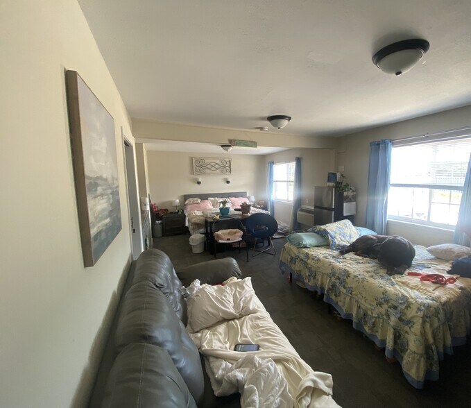 More Photos Of 1 Proactive Dr, New Florence Hotel For Sale