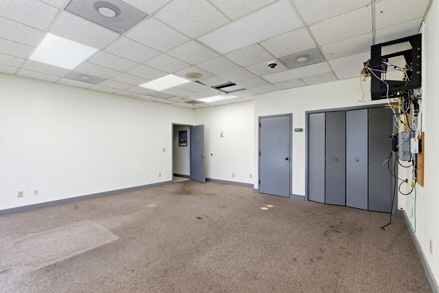 More Photos Of 709 Freedom Dr, Raleigh Flex For Lease