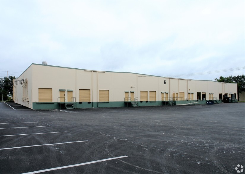 More Photos Of 3600-3606 Silver Star Rd, Orlando Unknown For Lease