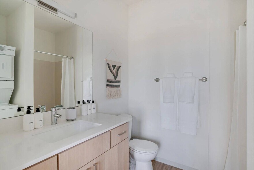 More Photos Of 3046 17th Ave W, Seattle Apartments For Lease