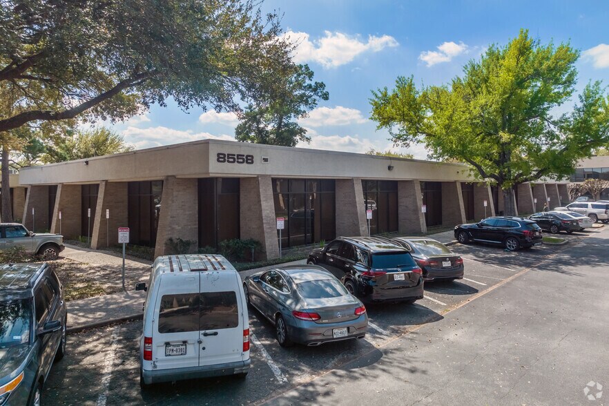 More Photos Of 8554 Katy Fwy, Houston Unknown For Lease