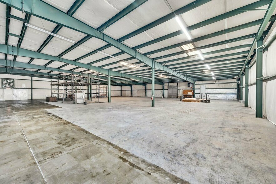 More Photos Of 2460 Davie Ave, Statesville Warehouse For Lease