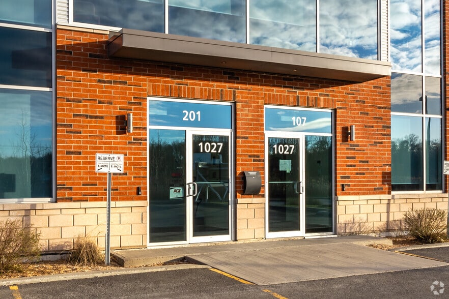 More Photos Of 1027 Boul Des Entreprises, Terrebonne Flex For Sale