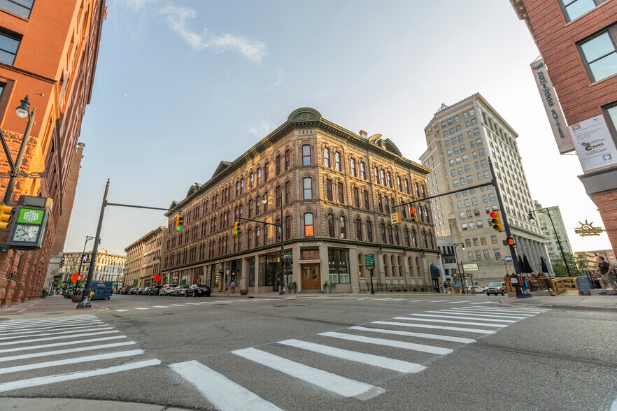 More Photos Of 125 Ottawa Ave NW, Grand Rapids Office For Lease