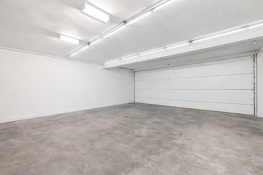 More Photos Of 15970 S Golden Rd, Golden Auto Dealership For Sale