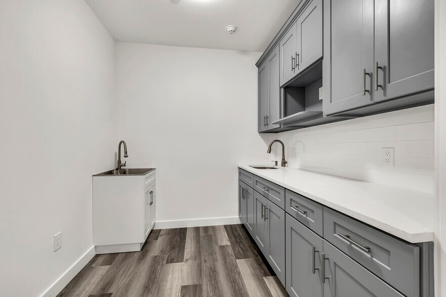 More Photos Of 533 Greenwich St, Hempstead Apartments For Sale