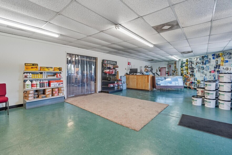 More Photos Of 257 Butternut St, Abilene Showroom For Lease