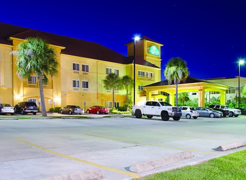 More Photos Of 957 Cedar Lake Rd, Biloxi Hotel For Sale