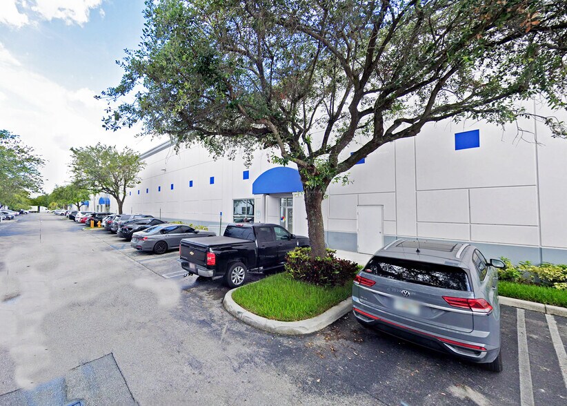 More Photos Of 6000 NW 97th Ave, Doral Manufacturing For Lease