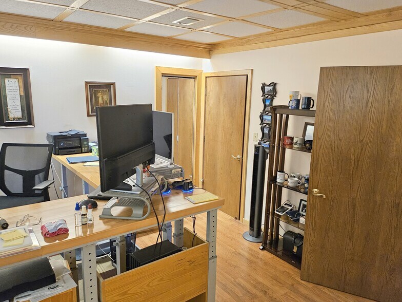 More Photos Of 662 New Castle Rd, Butler Office For Sale