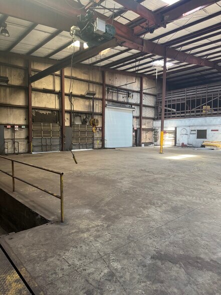 More Photos Of 3335 35th Ave N, Birmingham Manufacturing For Lease