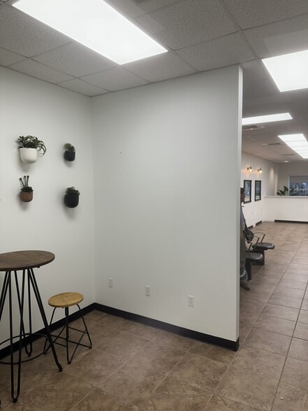 More Photos Of 136 N Orchard St, Ormond Beach General Retail For Lease