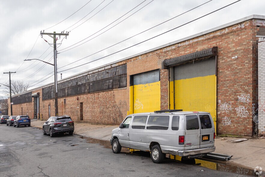 More Photos Of 625 Wortman Ave, Brooklyn Distribution For Lease