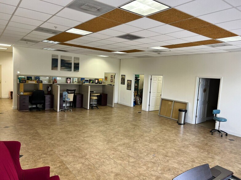 More Photos Of 4175 S Pipkin Rd, Lakeland Office For Lease