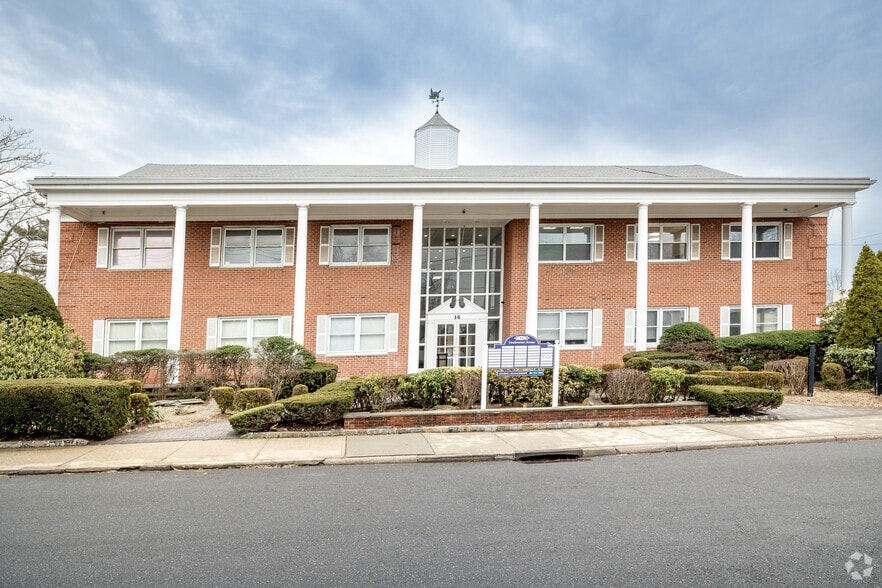 More Photos Of 14 Vanderventer Ave, Port Washington Medical For Lease