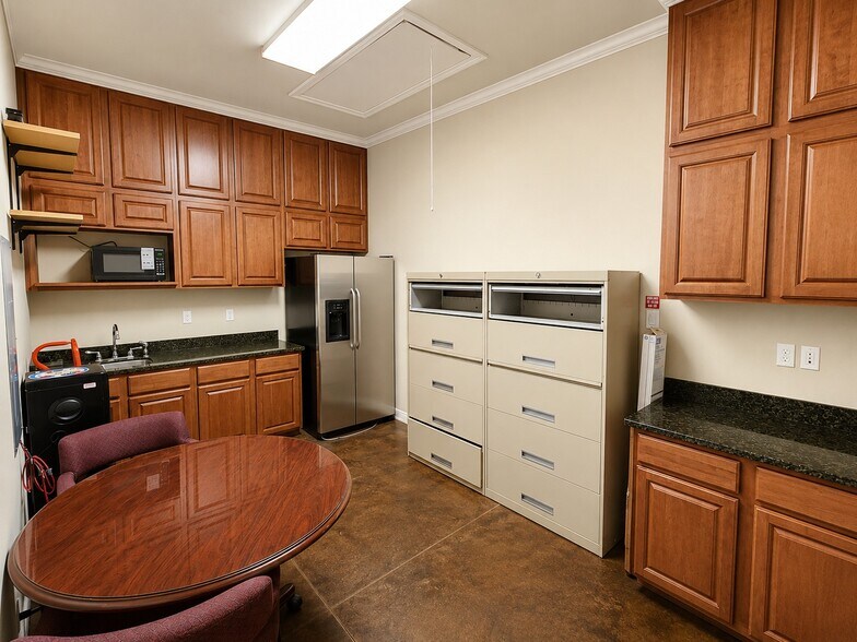 More Photos Of 305 W Spring Creek Pky, Plano Medical For Sale