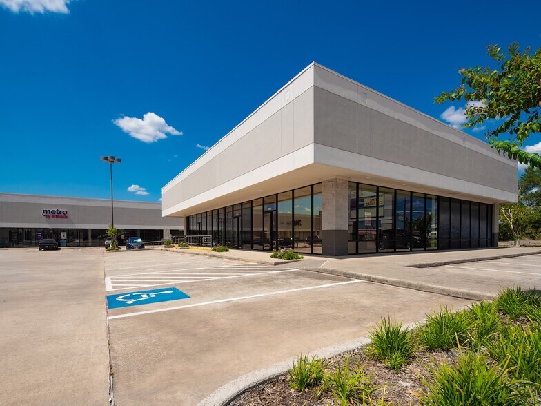 More Photos Of 12466 I 45 N, Willis Unknown For Lease