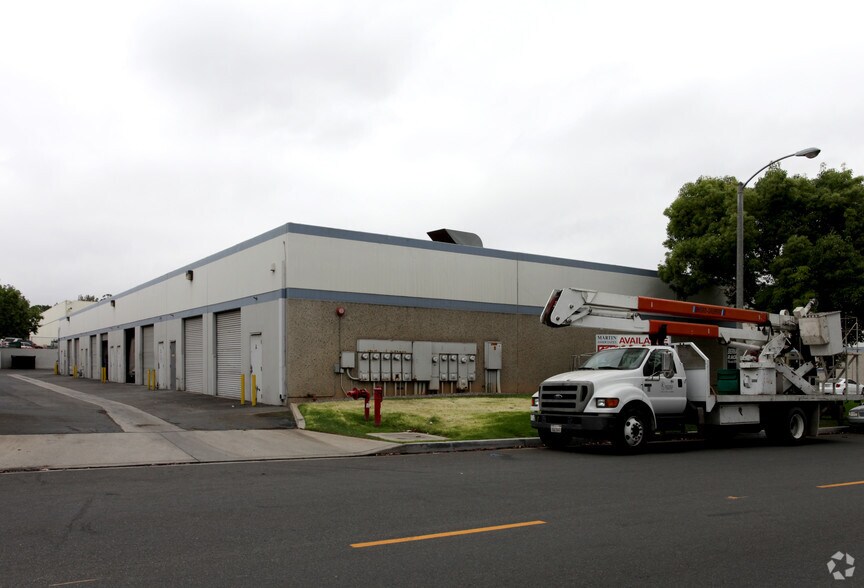 More Photos Of 1520 Commerce St, Corona Light Manufacturing For Lease